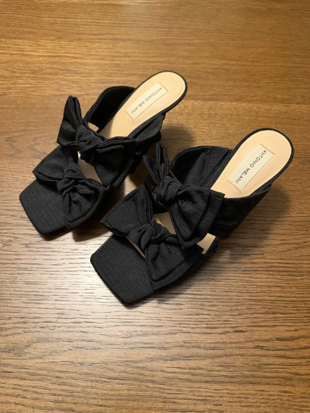 NWB ANTONIO MELANI Ophelia Fabric Black Bow Mules Sandals Size 8 - Picture 1 of 7